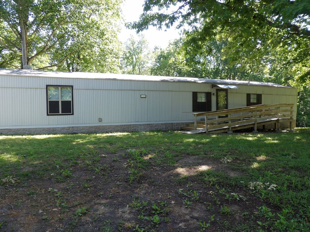 862 Chambers Spring Rd, Waverly, TN 37185