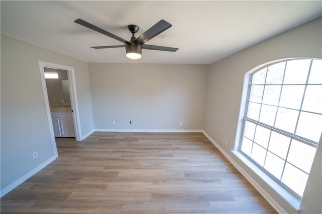 3721 N Creek Cr, Corpus Christi, TX 78410