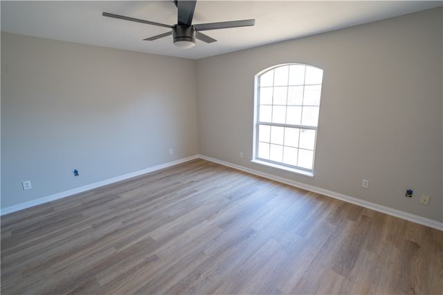 3721 N Creek Cr, Corpus Christi, TX 78410