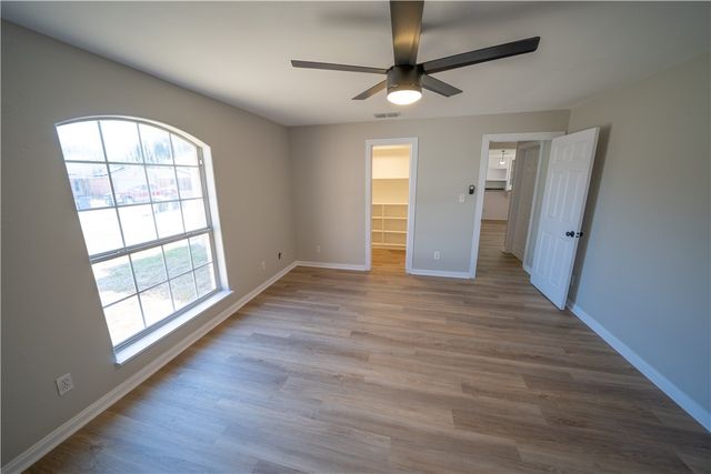 3721 N Creek Cr, Corpus Christi, TX 78410