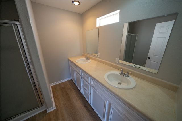 3721 N Creek Cr, Corpus Christi, TX 78410