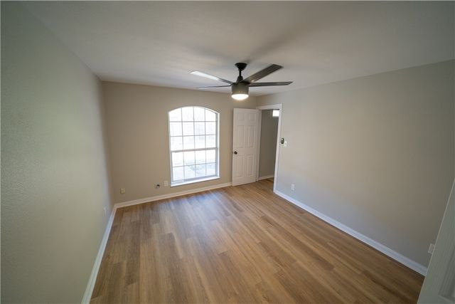 3721 N Creek Cr, Corpus Christi, TX 78410