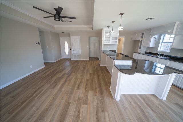 3721 N Creek Cr, Corpus Christi, TX 78410