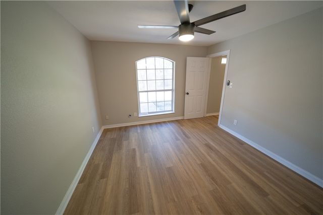 3721 N Creek Cr, Corpus Christi, TX 78410