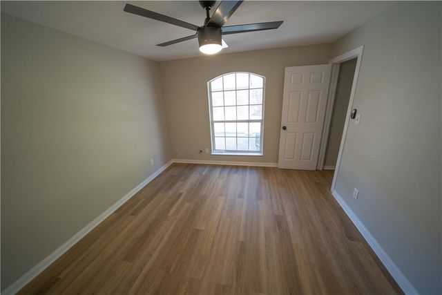 3721 N Creek Cr, Corpus Christi, TX 78410