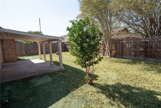 3721 N Creek Cr, Corpus Christi, TX 78410