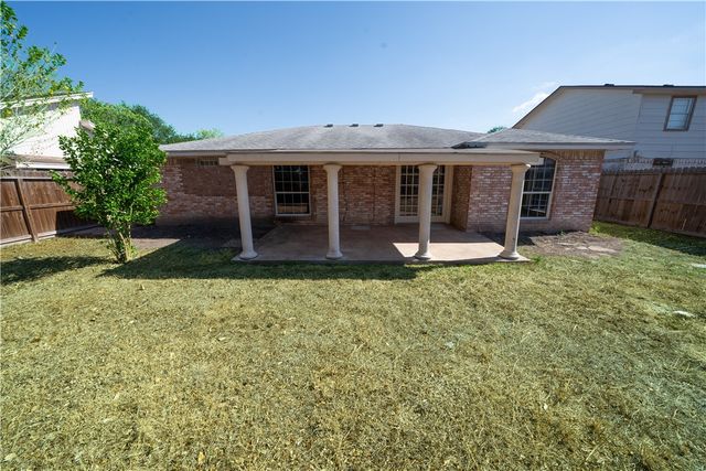 3721 N Creek Cr, Corpus Christi, TX 78410