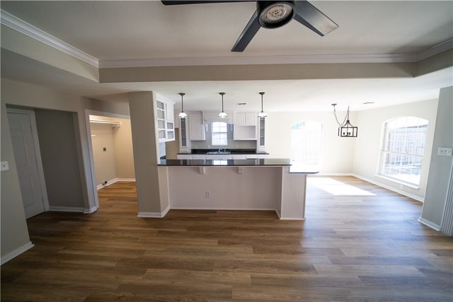 3721 N Creek Cr, Corpus Christi, TX 78410