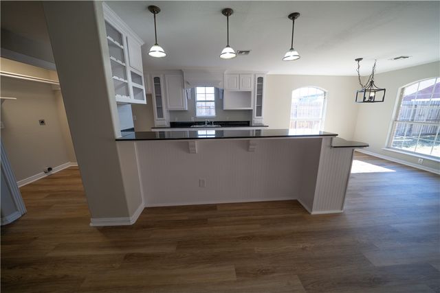 3721 N Creek Cr, Corpus Christi, TX 78410