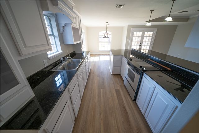 3721 N Creek Cr, Corpus Christi, TX 78410