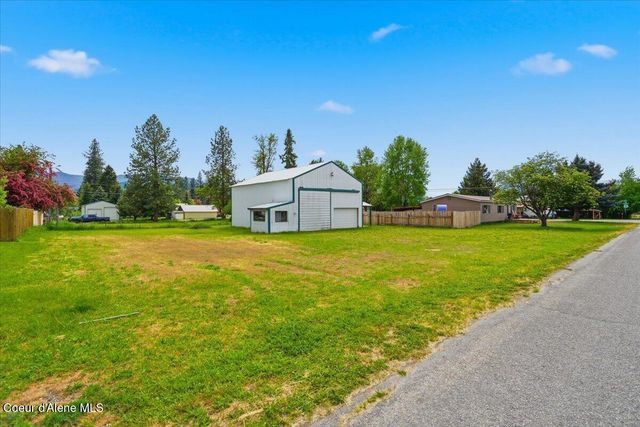 348 Glidden Ave, Priest River, ID 83856