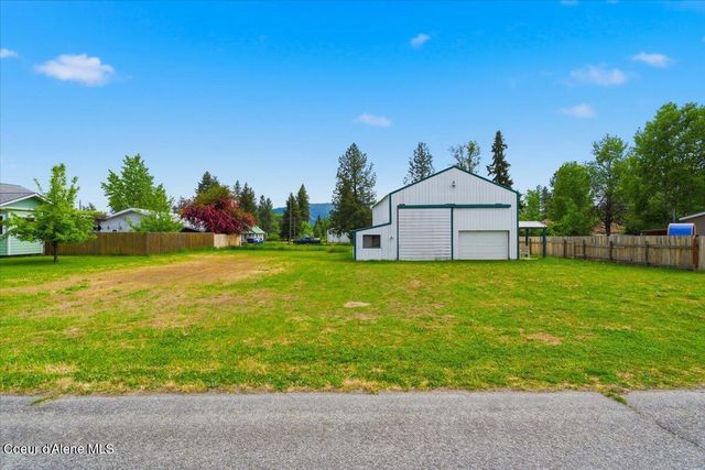 348 Glidden Ave, Priest River, ID 83856
