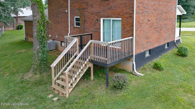 102 Kristen Ct, Radcliff, KY 40160