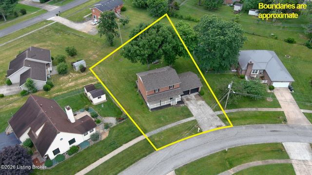 102 Kristen Ct, Radcliff, KY 40160
