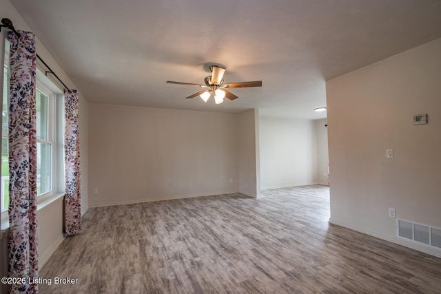 102 Kristen Ct, Radcliff, KY 40160
