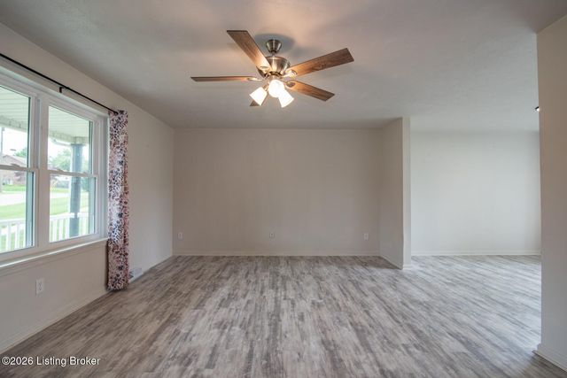 102 Kristen Ct, Radcliff, KY 40160