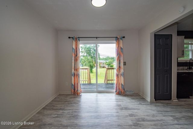 102 Kristen Ct, Radcliff, KY 40160