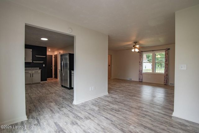 102 Kristen Ct, Radcliff, KY 40160