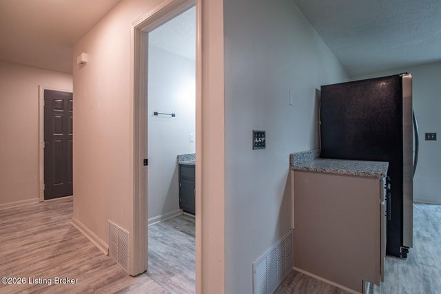 102 Kristen Ct, Radcliff, KY 40160