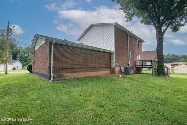 102 Kristen Ct, Radcliff, KY 40160