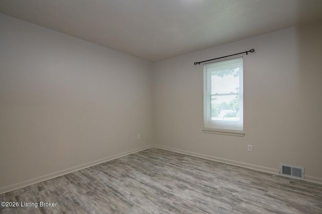 102 Kristen Ct, Radcliff, KY 40160