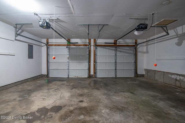 102 Kristen Ct, Radcliff, KY 40160