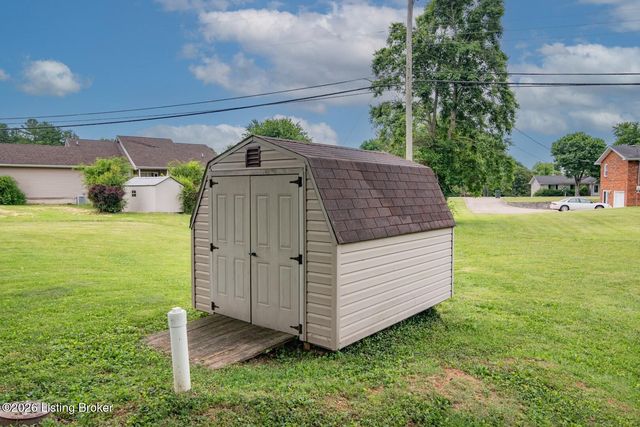102 Kristen Ct, Radcliff, KY 40160