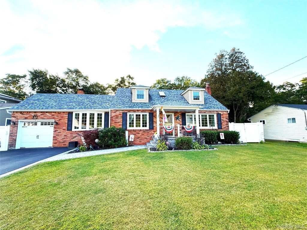 14 Artist Drive, Middle Island, NY 11953