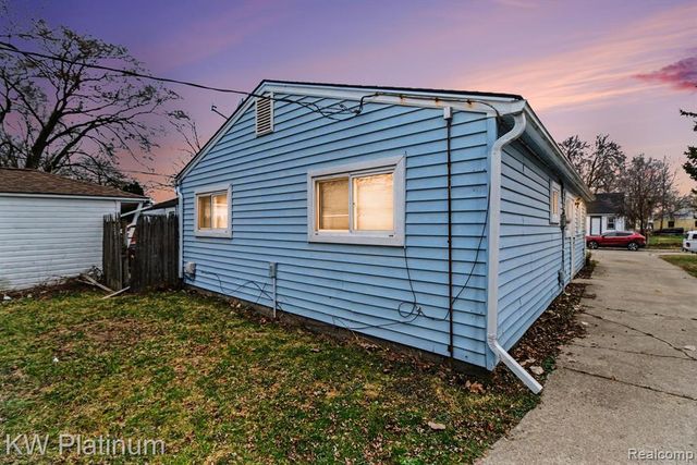 12416 Vernon Avenue, Warren, MI 48089