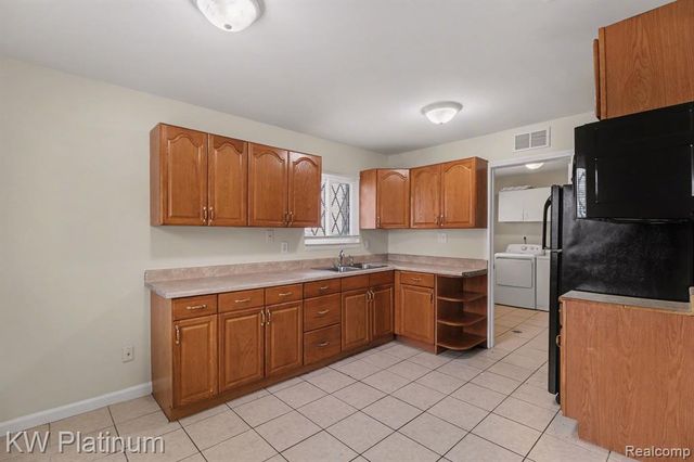 12416 Vernon Avenue, Warren, MI 48089