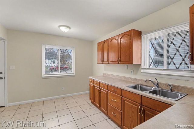 12416 Vernon Avenue, Warren, MI 48089