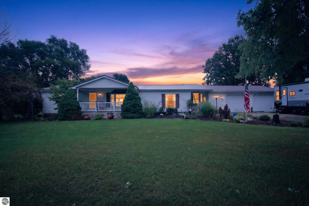 Image 1 of property listing at 6486 N Winans Road, Alma, MI 48801