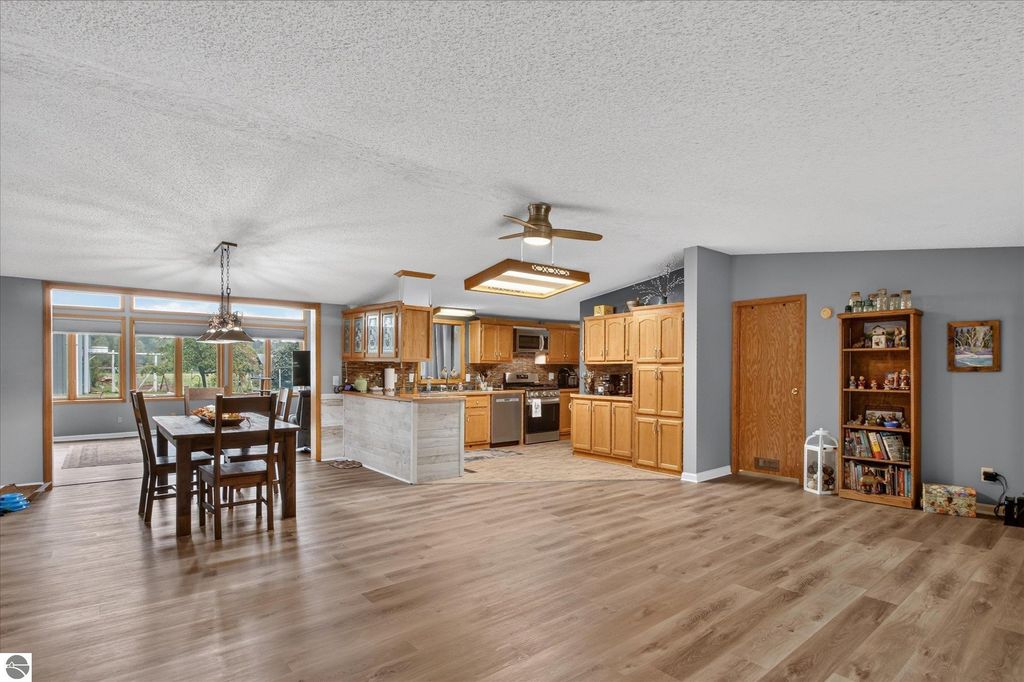 Image 10 of property listing at 6486 N Winans Road, Alma, MI 48801