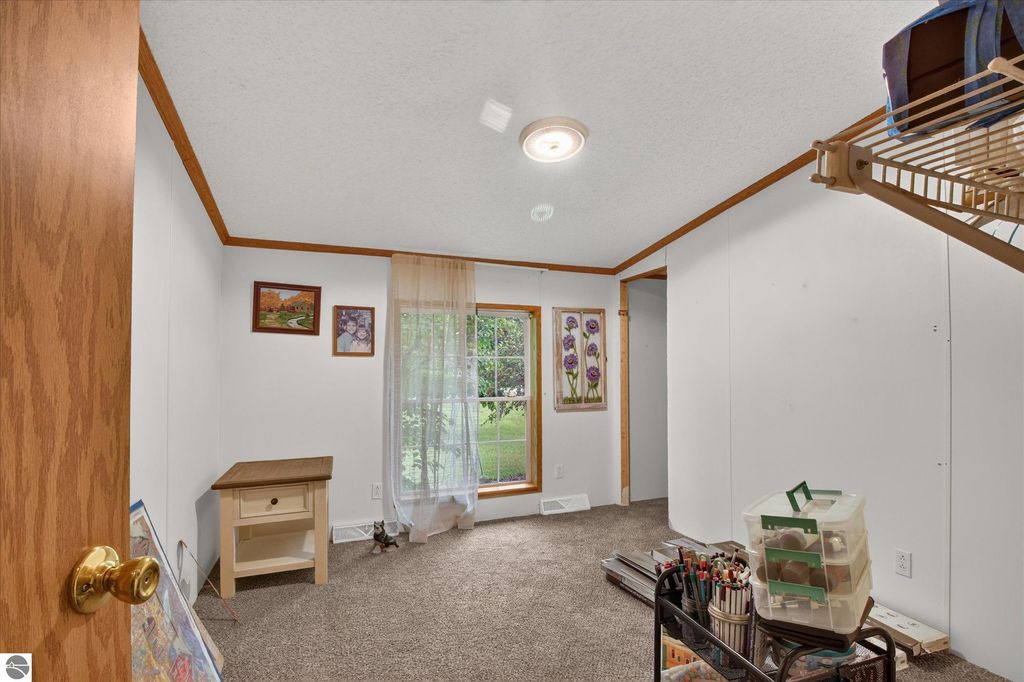 Image 11 of property listing at 6486 N Winans Road, Alma, MI 48801
