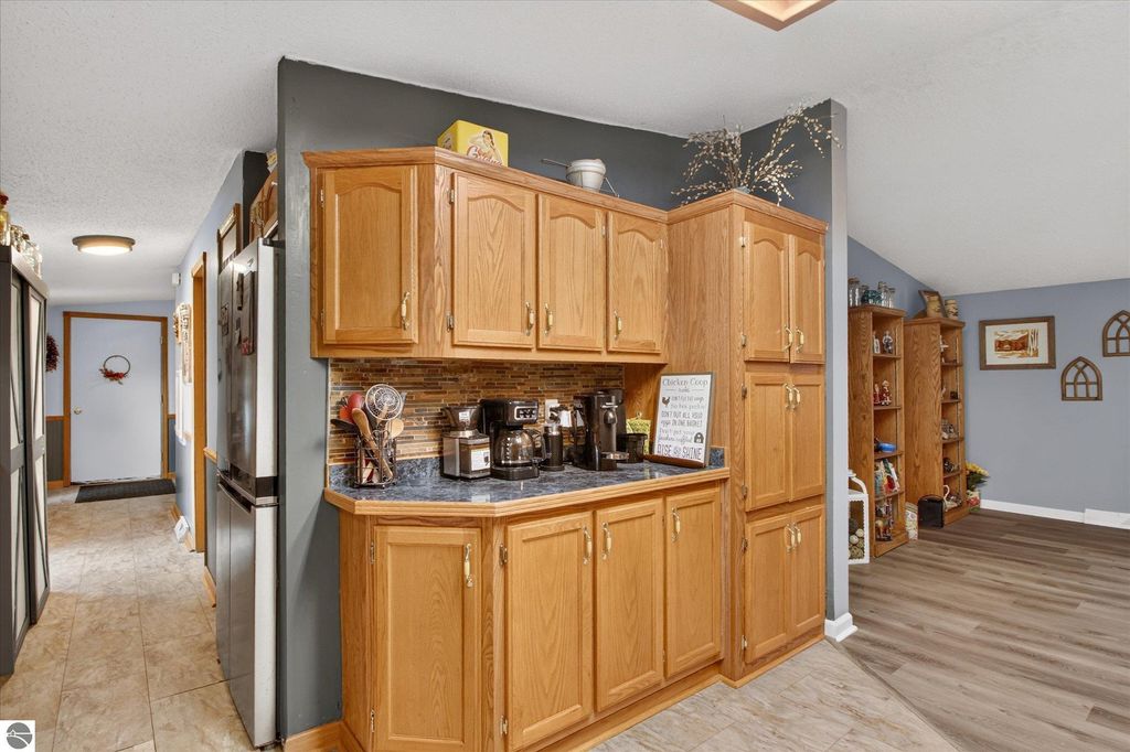 Image 13 of property listing at 6486 N Winans Road, Alma, MI 48801