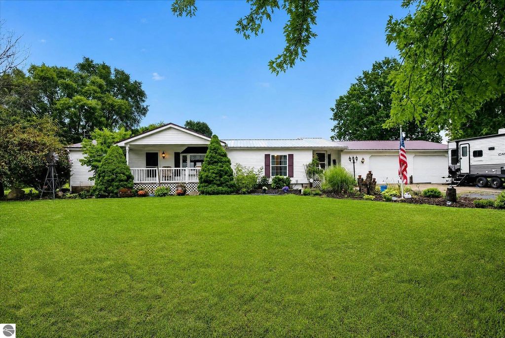 Image 2 of property listing at 6486 N Winans Road, Alma, MI 48801