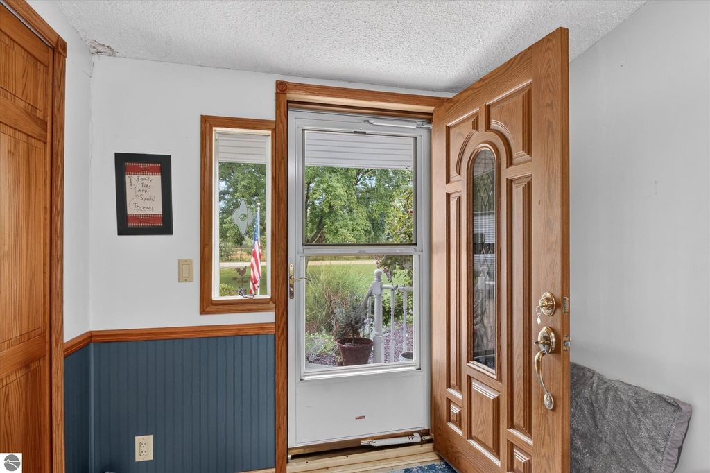 Image 21 of property listing at 6486 N Winans Road, Alma, MI 48801