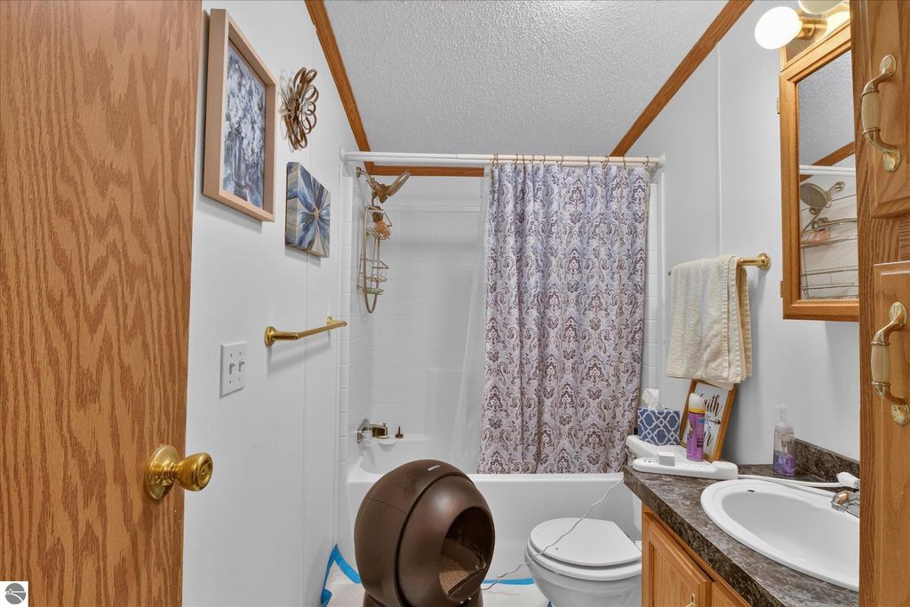 Image 30 of property listing at 6486 N Winans Road, Alma, MI 48801
