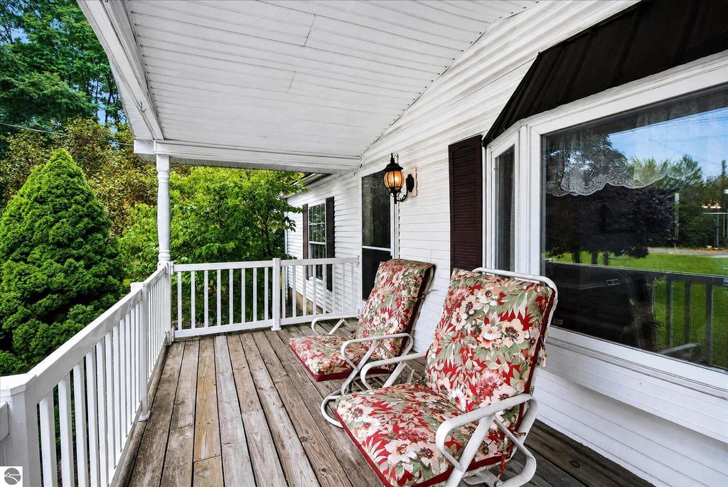 Image 32 of property listing at 6486 N Winans Road, Alma, MI 48801
