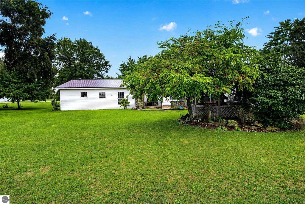 Image 36 of property listing at 6486 N Winans Road, Alma, MI 48801