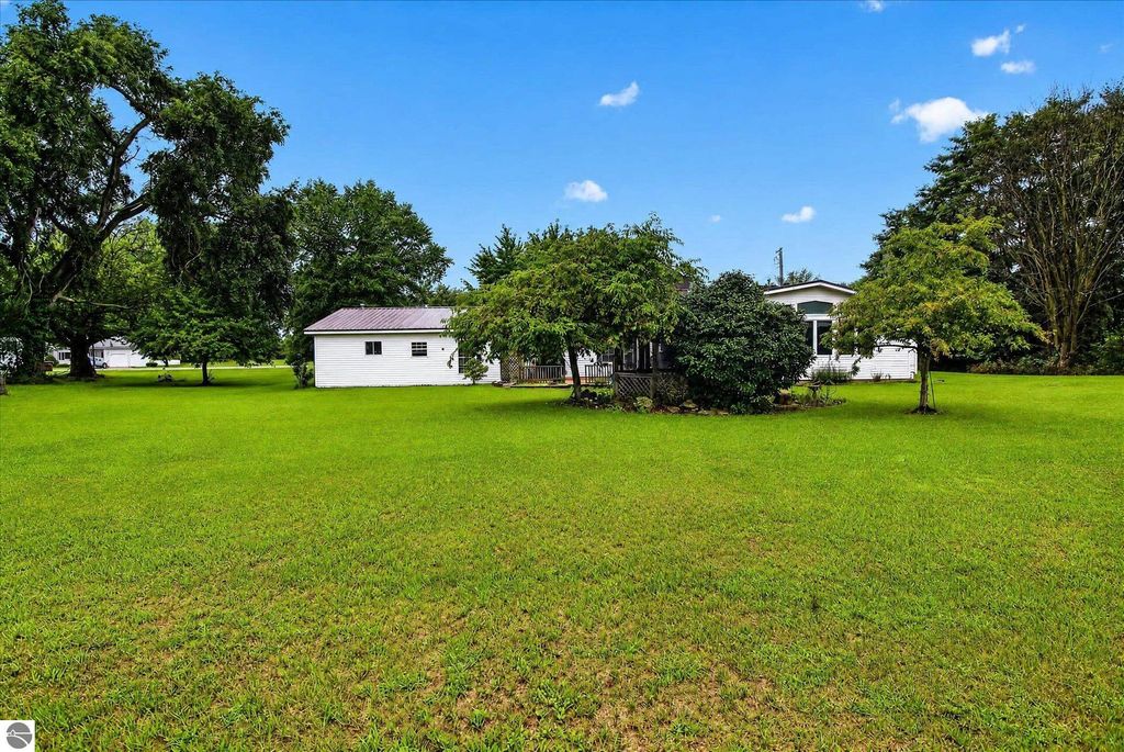 Image 44 of property listing at 6486 N Winans Road, Alma, MI 48801
