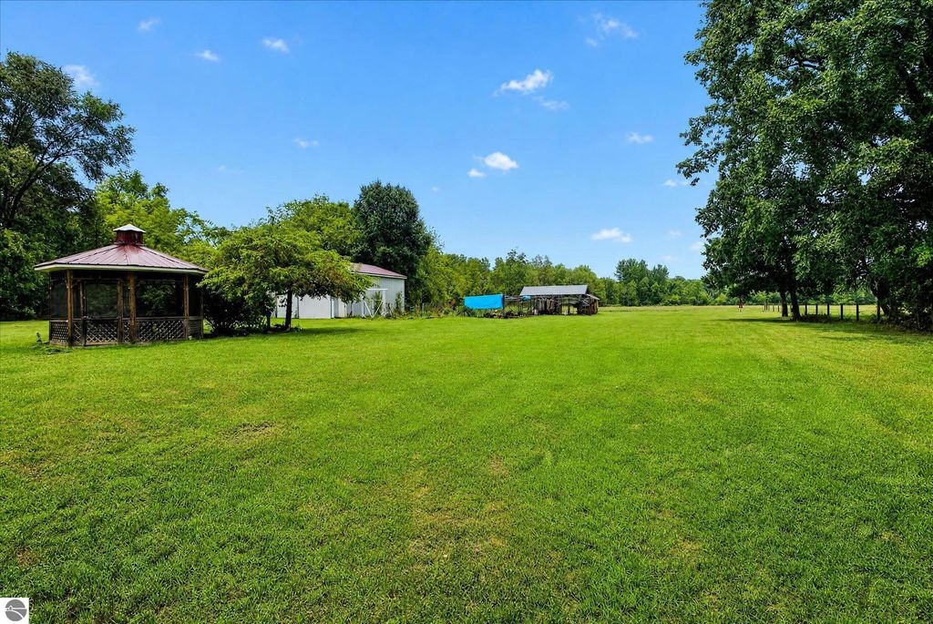 Image 45 of property listing at 6486 N Winans Road, Alma, MI 48801