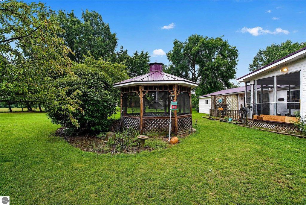 Image 46 of property listing at 6486 N Winans Road, Alma, MI 48801