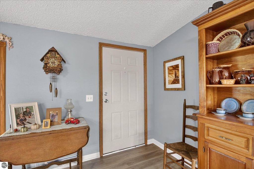 Image 8 of property listing at 6486 N Winans Road, Alma, MI 48801