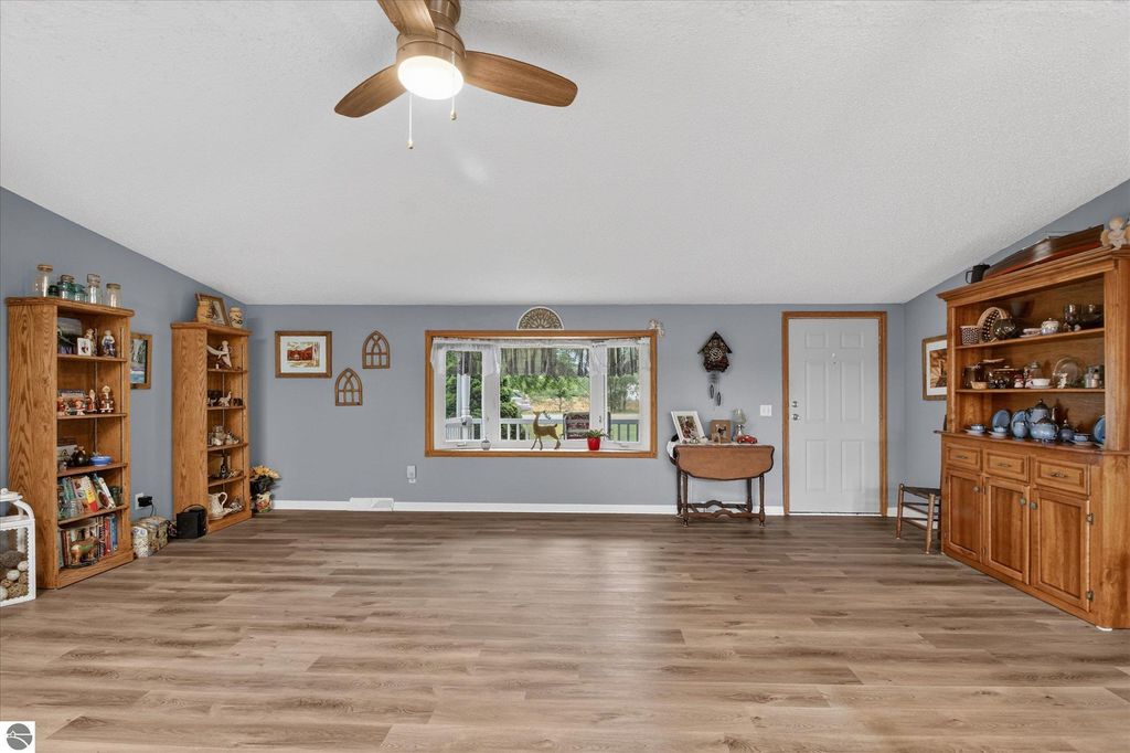 Image 9 of property listing at 6486 N Winans Road, Alma, MI 48801