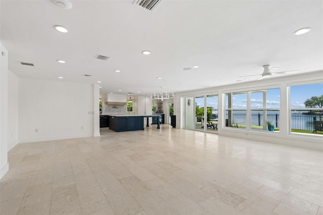 1907 ARROWHEAD DRIVE NE, St Petersburg, FL 33703