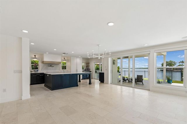 1907 ARROWHEAD DRIVE NE, St Petersburg, FL 33703