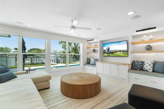 1907 ARROWHEAD DRIVE NE, St Petersburg, FL 33703