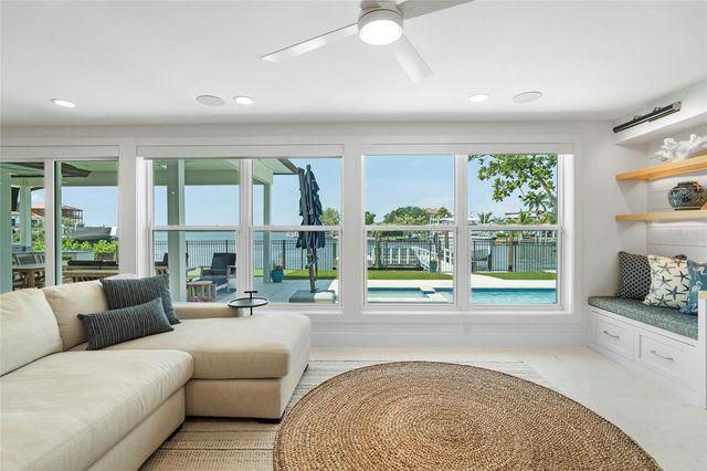 1907 ARROWHEAD DRIVE NE, St Petersburg, FL 33703