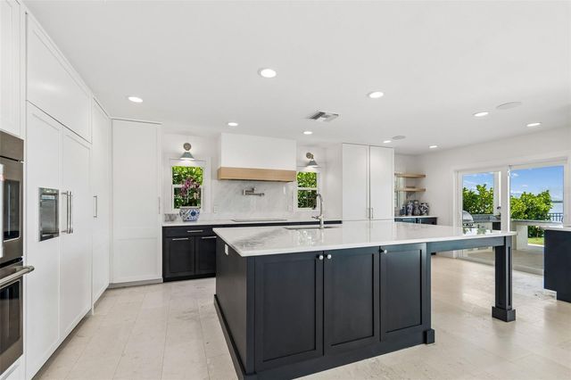 1907 ARROWHEAD DRIVE NE, St Petersburg, FL 33703